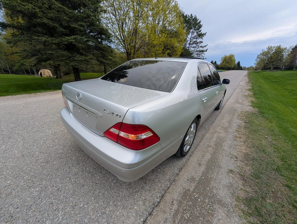 2005 Lexus LS 3rd Gen - Image 21 of 31