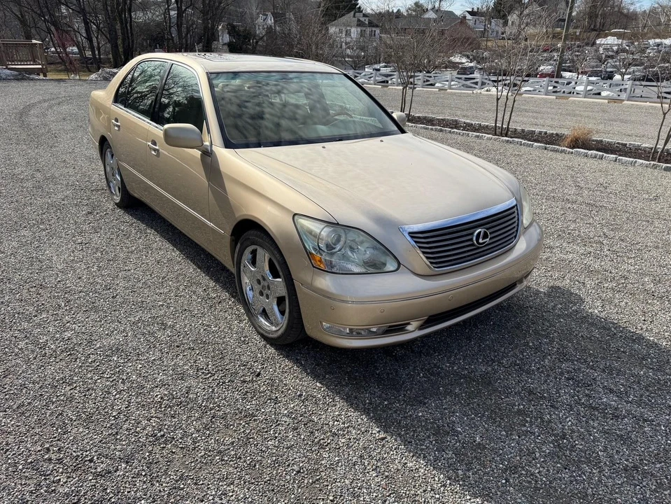 2005 Lexus LS 3rd Gen - Image 19 of 31