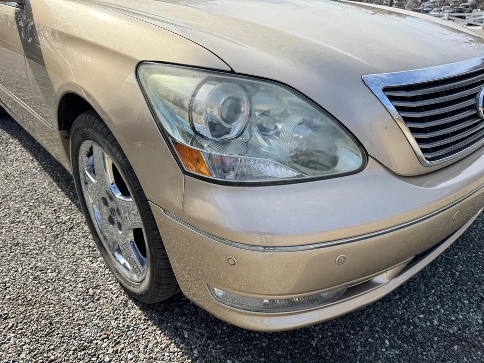 2005 Lexus LS 3rd Gen - Image 21 of 31