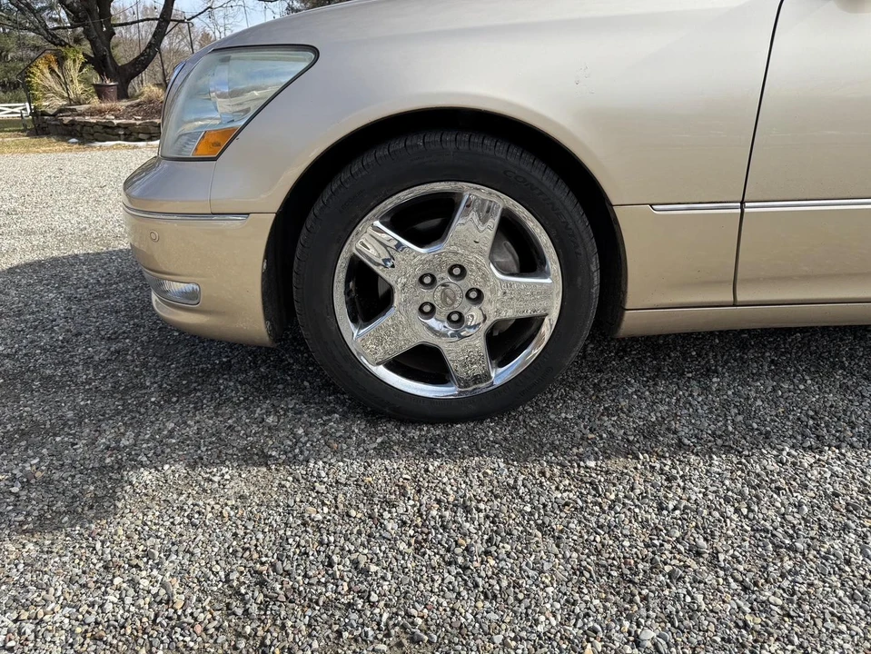 2005 Lexus LS 3rd Gen - Image 23 of 31