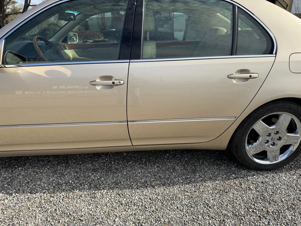 2005 Lexus LS 3rd Gen - Image 24 of 31