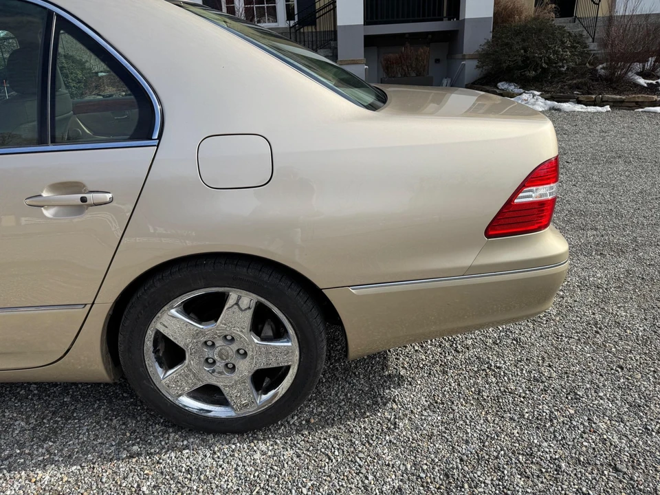 2005 Lexus LS 3rd Gen - Image 25 of 31