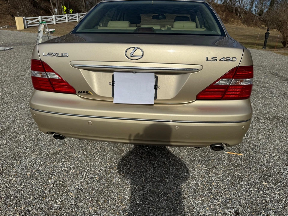 2005 Lexus LS 3rd Gen - Image 28 of 31