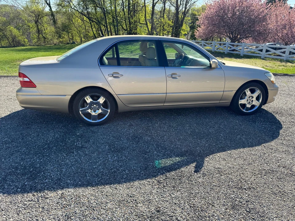 2005 Lexus LS 3rd Gen - Image 10 of 31