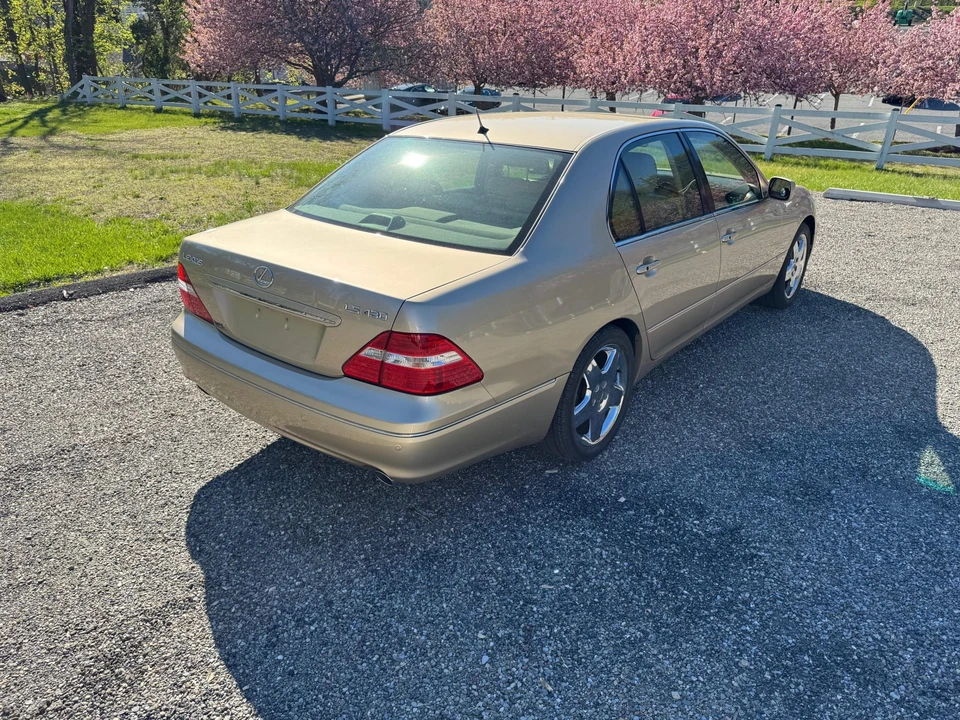 2005 Lexus LS 3rd Gen - Image 11 of 31