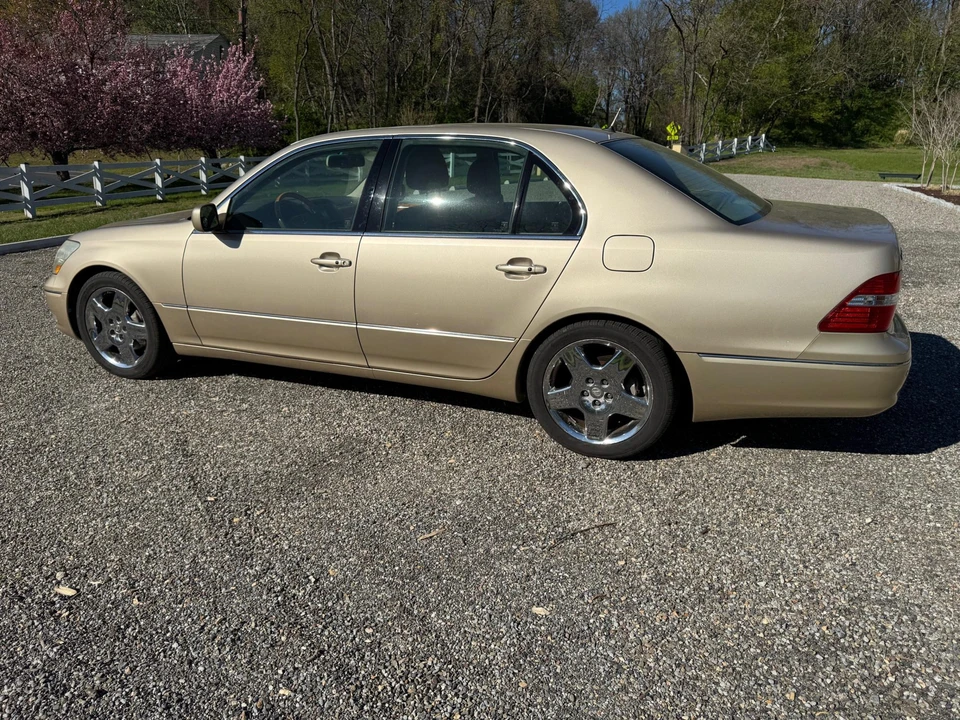 2005 Lexus LS 3rd Gen - Image 16 of 31