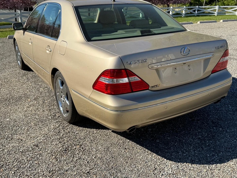 2005 Lexus LS 3rd Gen - Image 15 of 31