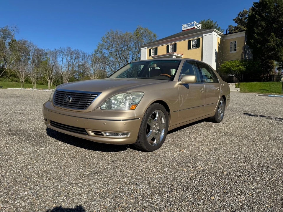 2005 Lexus LS 3rd Gen - Image 5 of 31