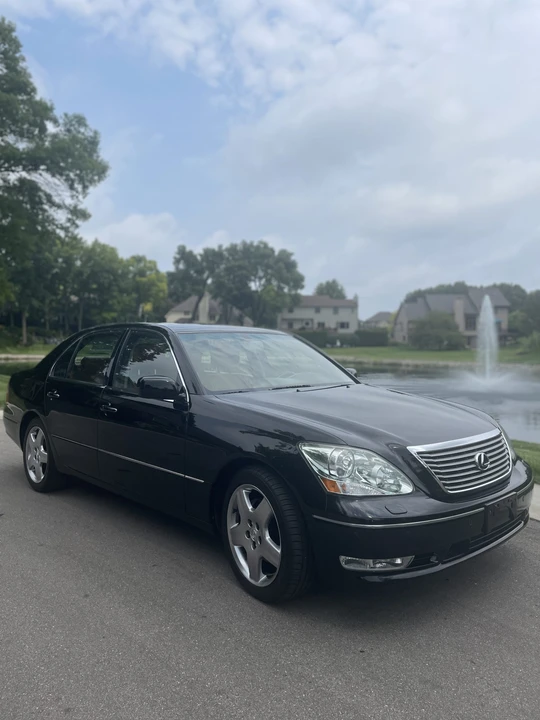 2005 Lexus LS 3rd Gen - Image 5 of 31