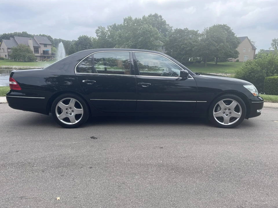 2005 Lexus LS 3rd Gen - Image 8 of 31