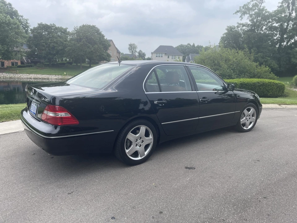 2005 Lexus LS 3rd Gen - Image 9 of 31