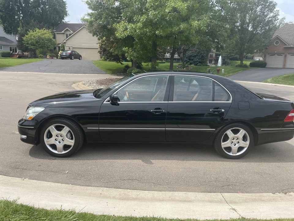 2005 Lexus LS 3rd Gen - Image 19 of 31