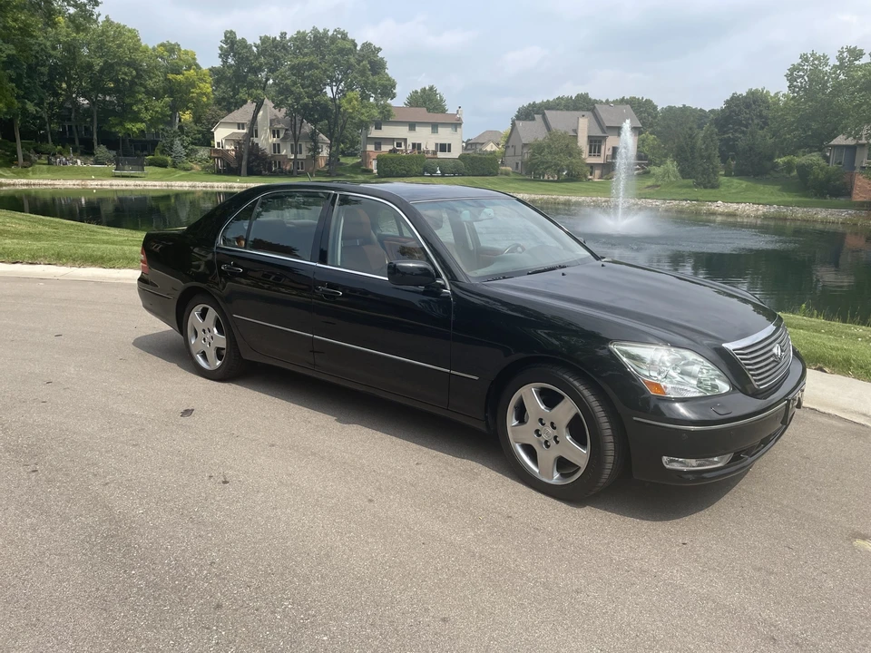 2005 Lexus LS 3rd Gen - Image 2 of 31