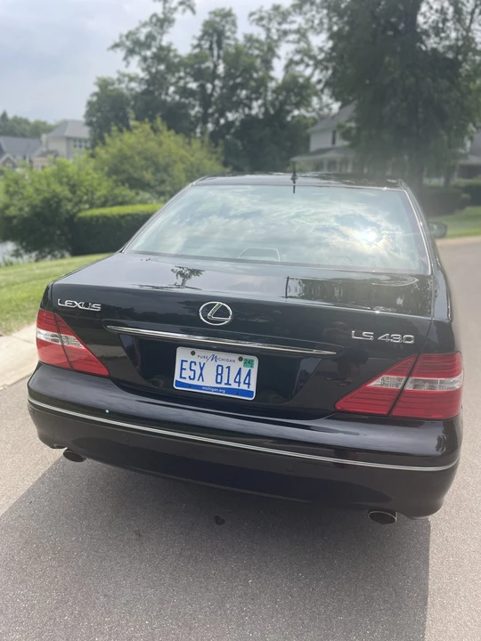 2005 Lexus LS 3rd Gen - Image 12 of 31
