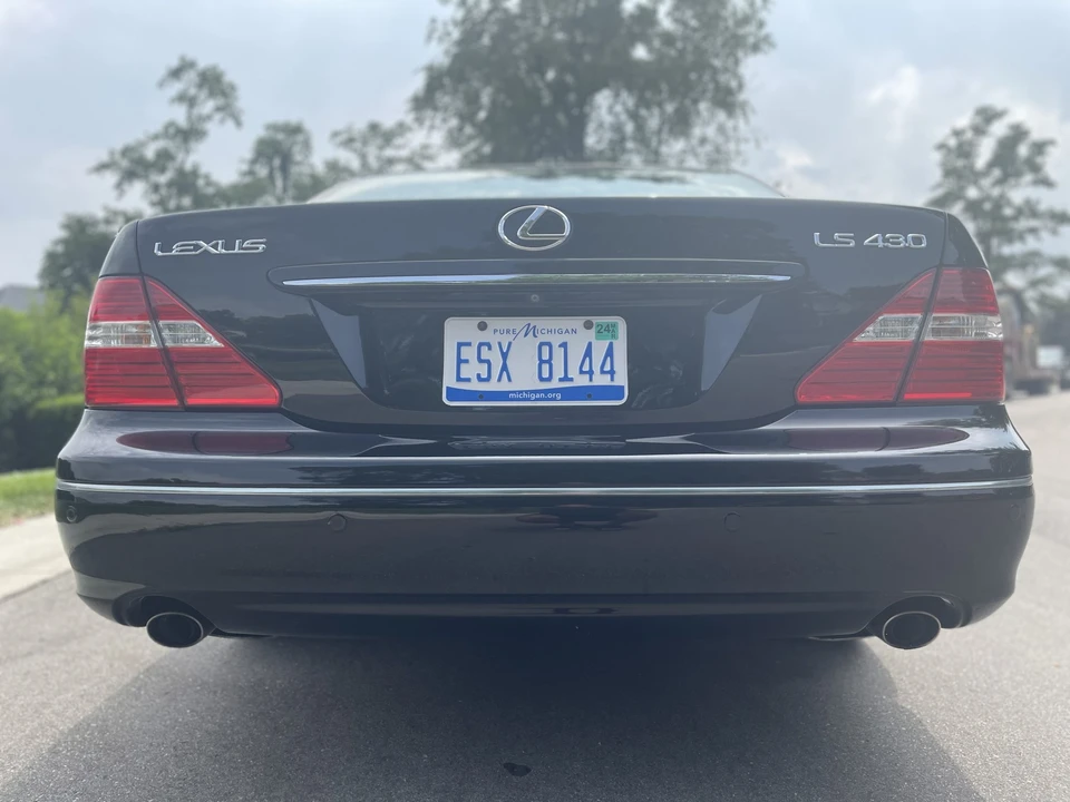 2005 Lexus LS 3rd Gen - Image 13 of 31