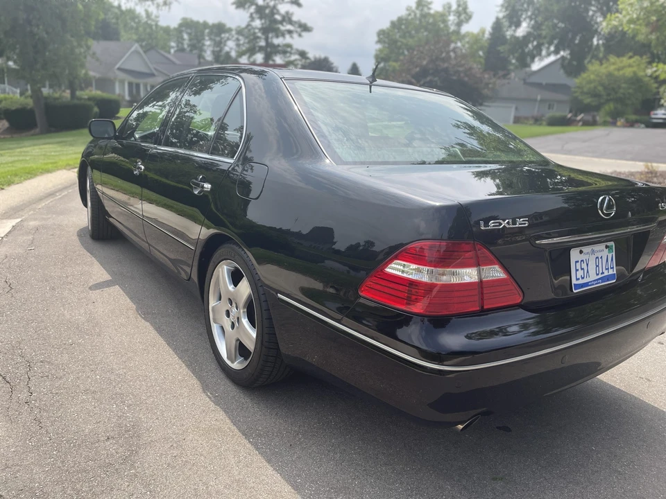 2005 Lexus LS 3rd Gen - Image 15 of 31