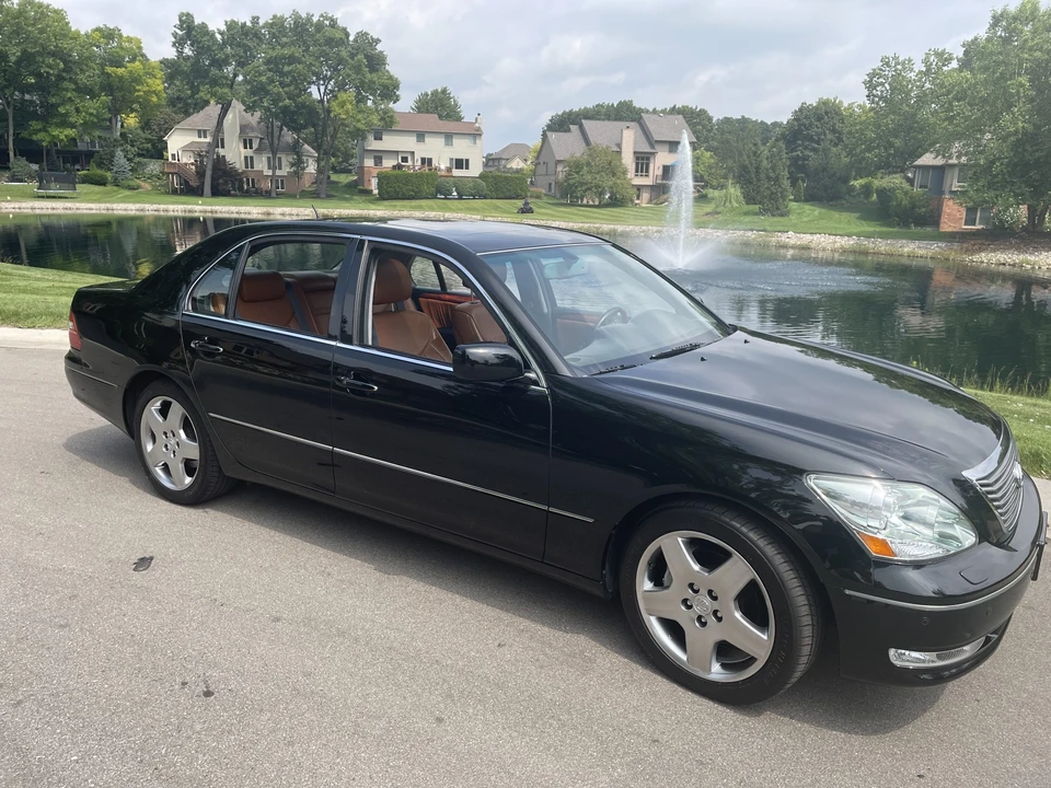 2005 Lexus LS 3rd Gen - Image 4 of 31