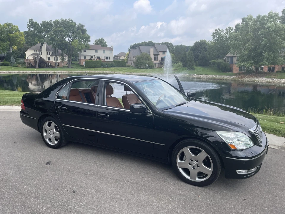 2005 Lexus LS 3rd Gen - Image 7 of 31
