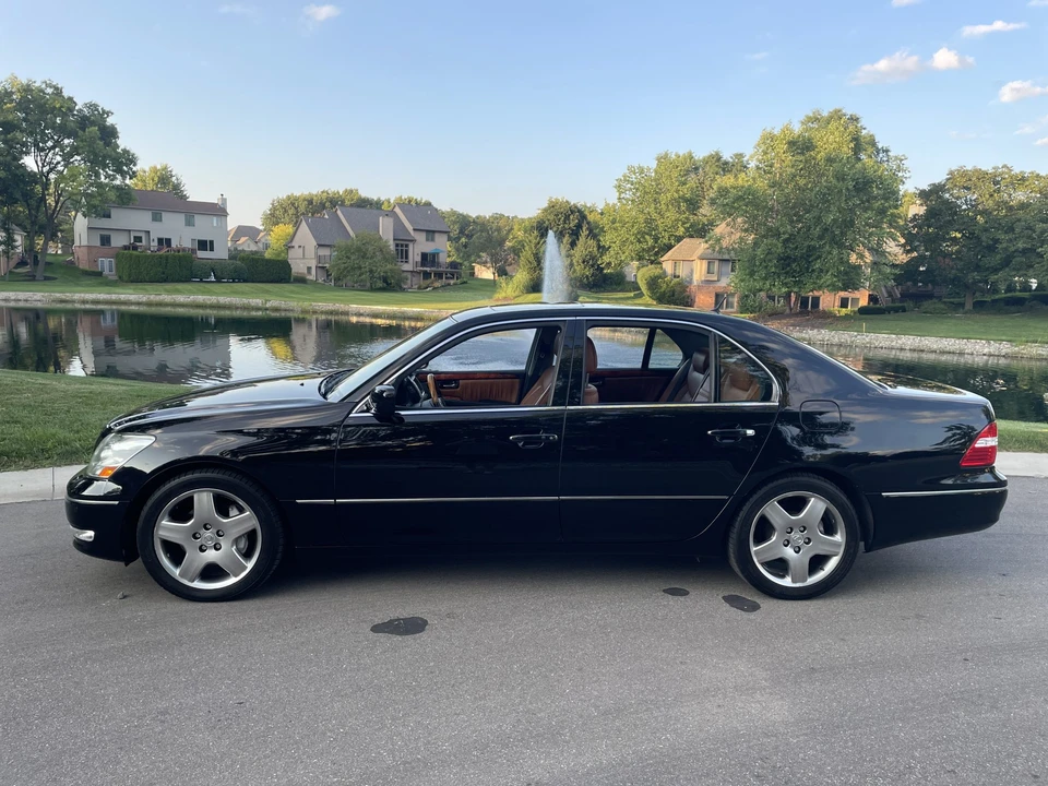 2005 Lexus LS 3rd Gen - Image 18 of 31