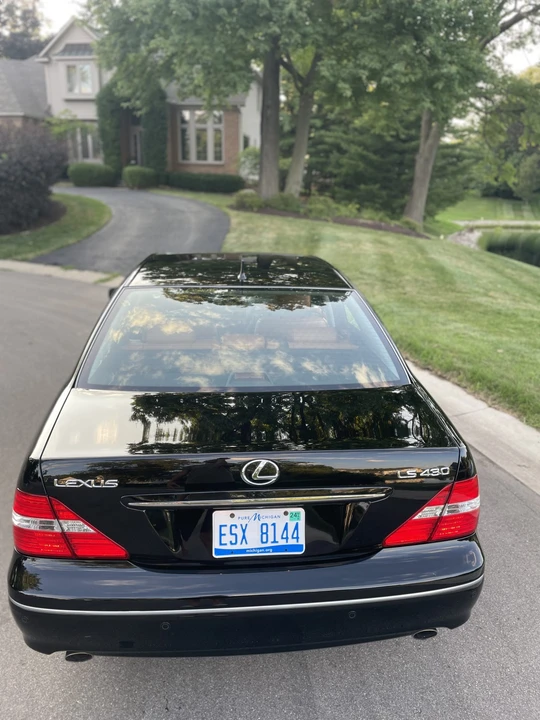 2005 Lexus LS 3rd Gen - Image 14 of 31