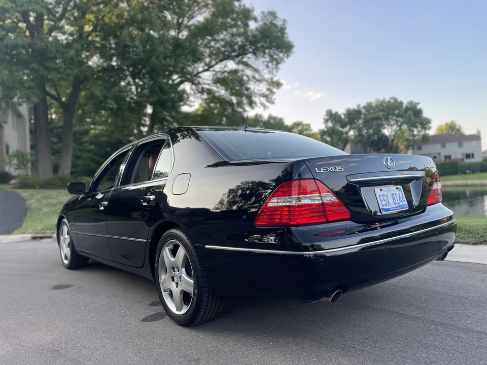 2005 Lexus LS 3rd Gen - Image 16 of 31