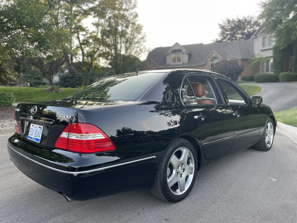 2005 Lexus LS 3rd Gen - Image 10 of 31