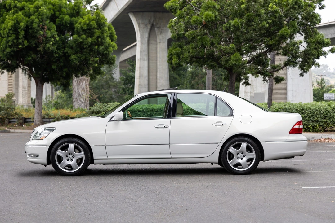 2005 Lexus LS 3rd Gen - Image 3 of 31