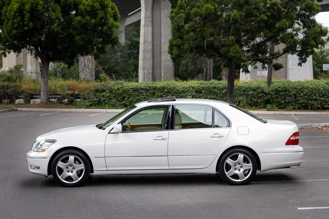 2005 Lexus LS 3rd Gen - Image 4 of 31