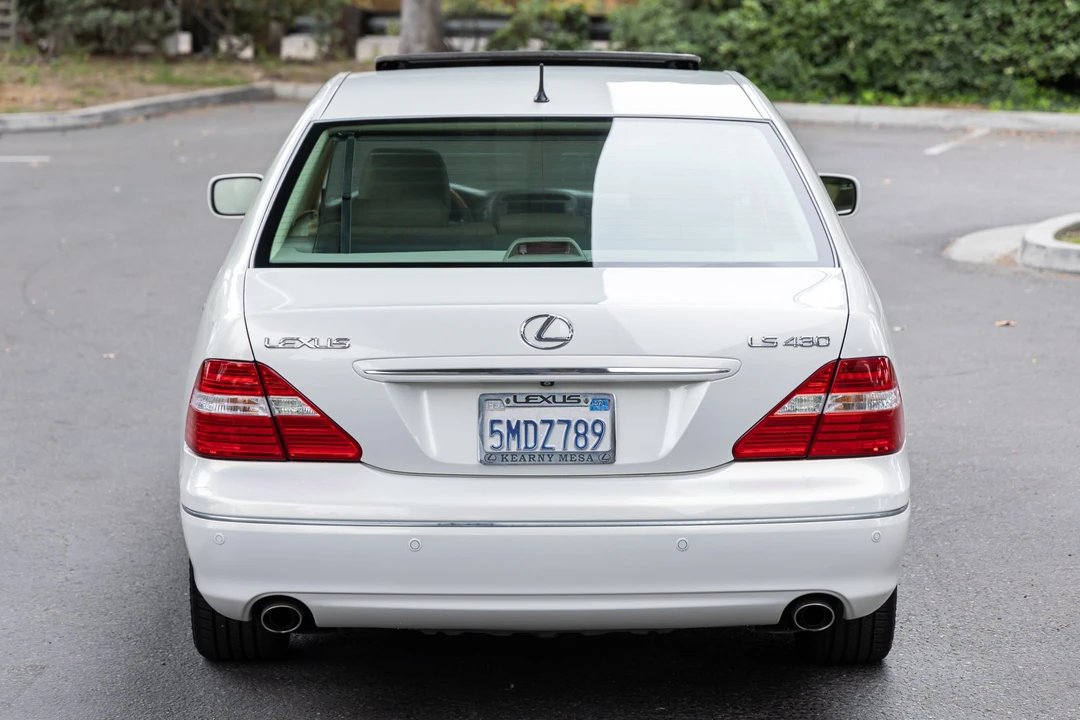 2005 Lexus LS 3rd Gen - Image 11 of 31