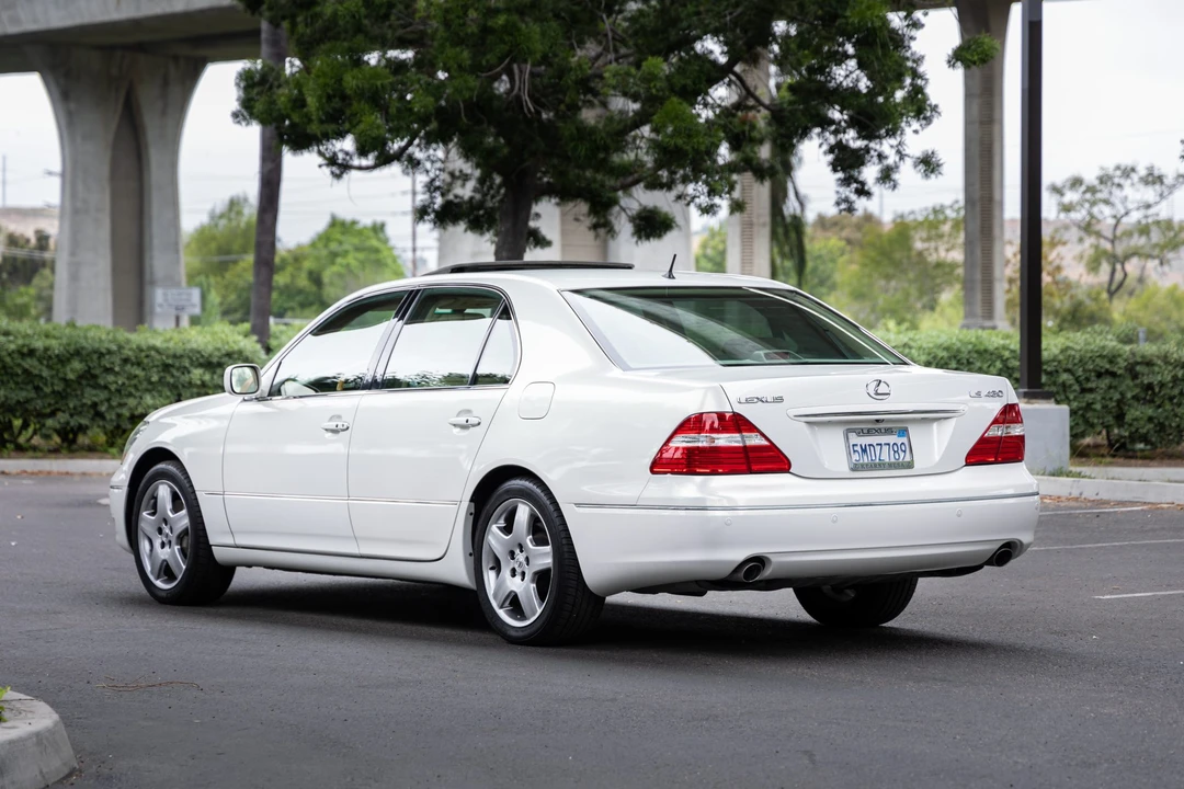 2005 Lexus LS 3rd Gen - Image 7 of 31