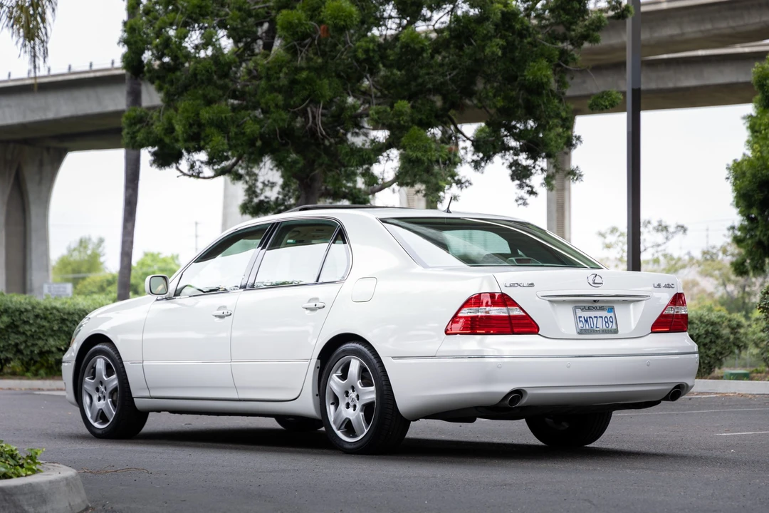 2005 Lexus LS 3rd Gen - Image 8 of 31