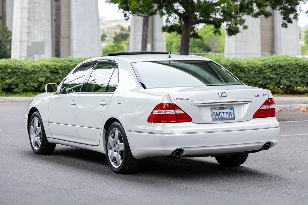2005 Lexus LS 3rd Gen - Image 6 of 31