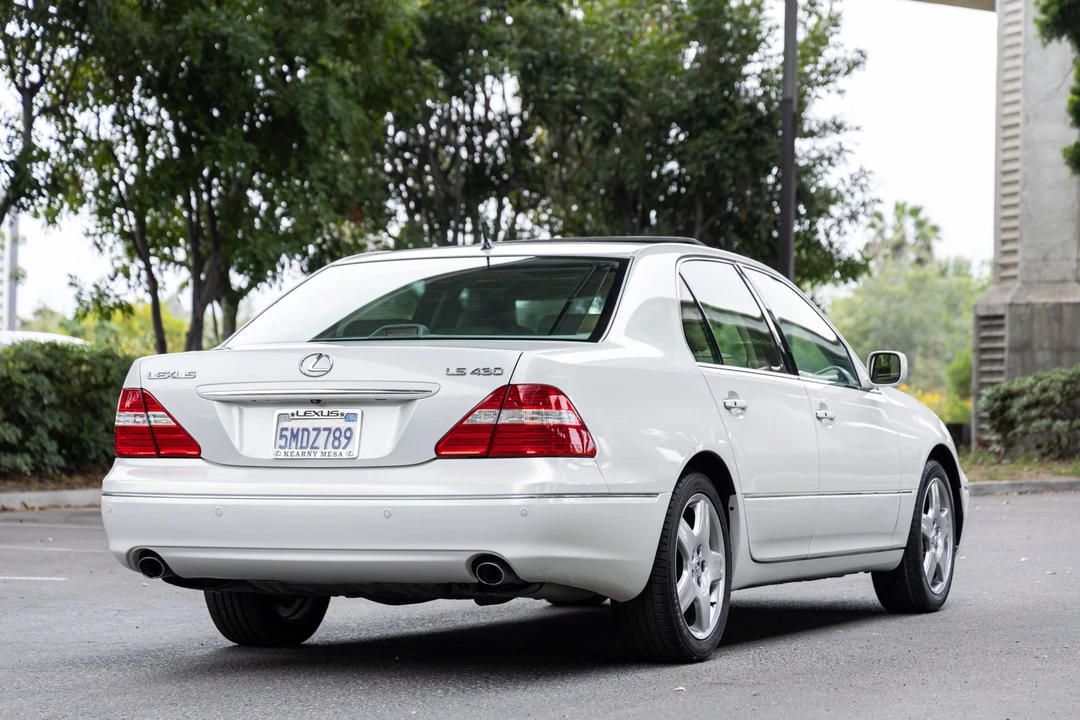 2005 Lexus LS 3rd Gen - Image 14 of 31