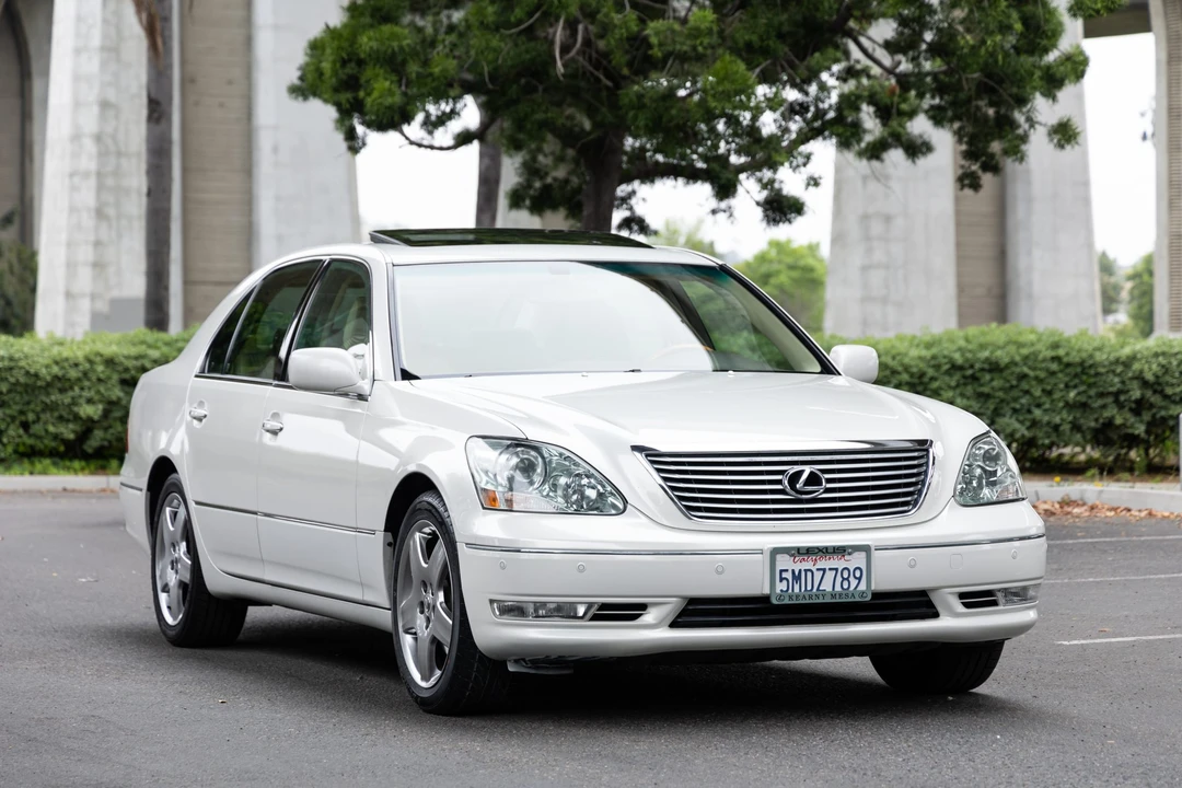 2005 Lexus LS 3rd Gen - Image 18 of 31