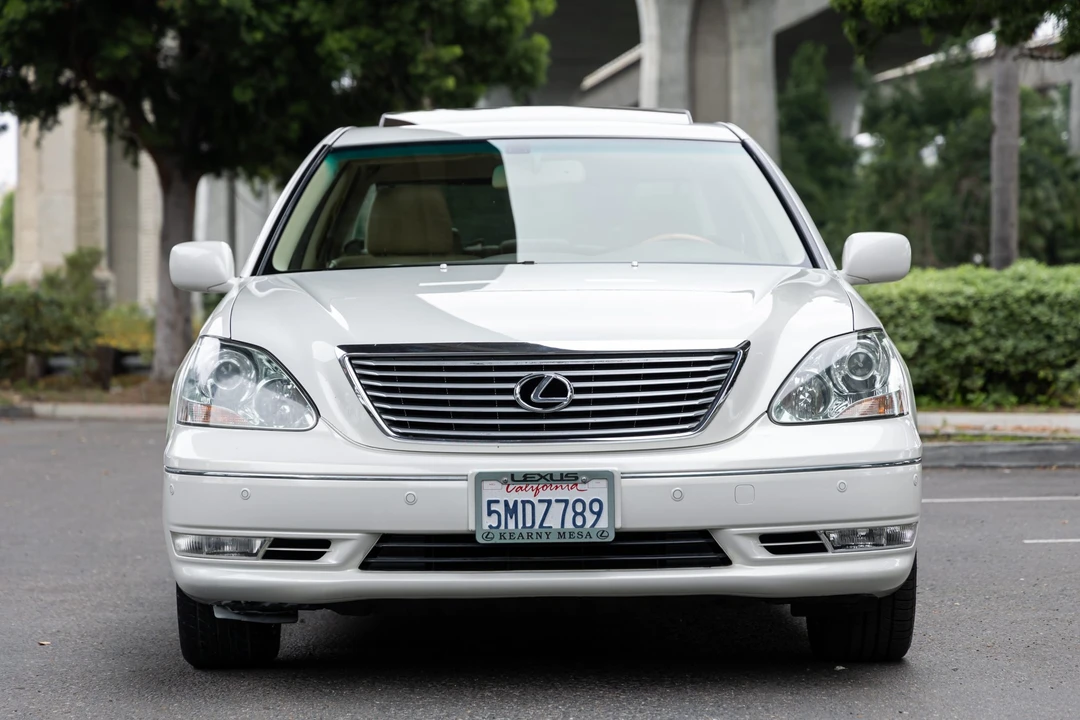 2005 Lexus LS 3rd Gen - Image 19 of 31