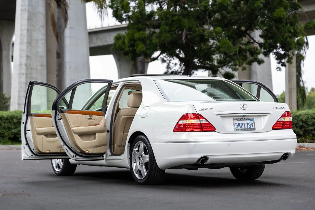 2005 Lexus LS 3rd Gen - Image 27 of 31