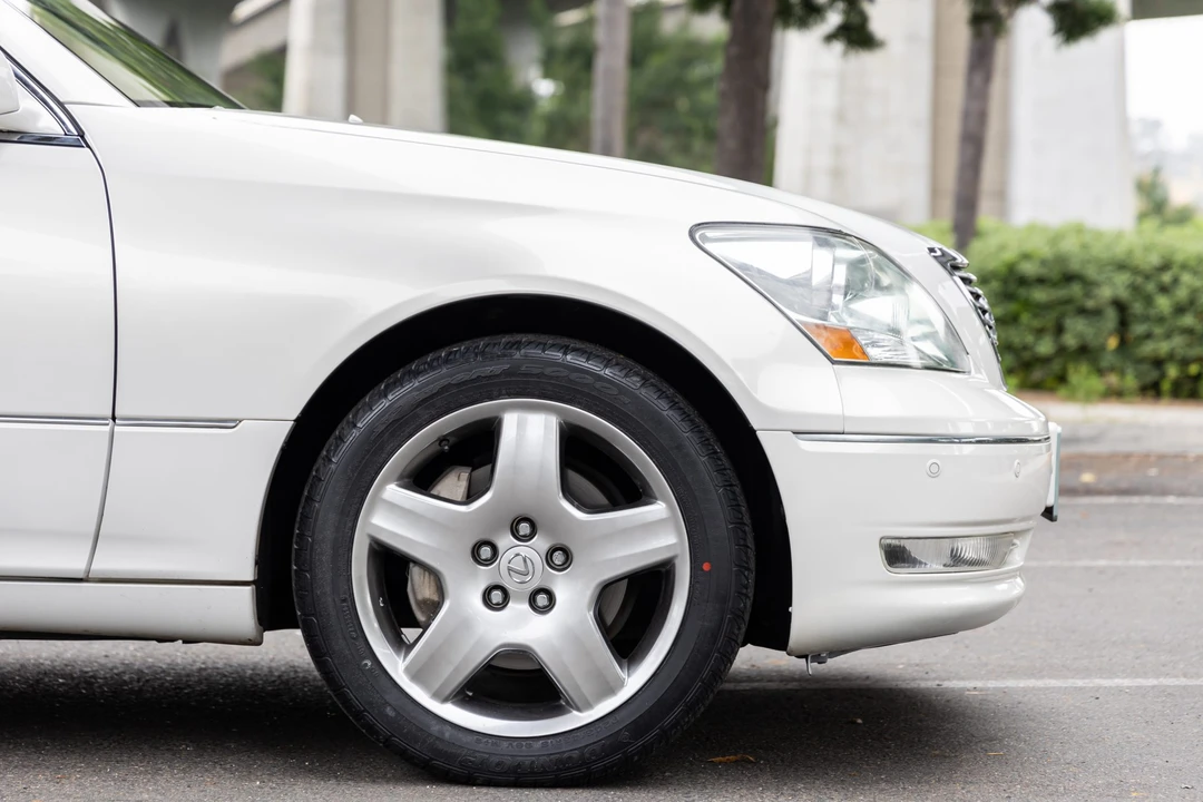2005 Lexus LS 3rd Gen - Image 23 of 31