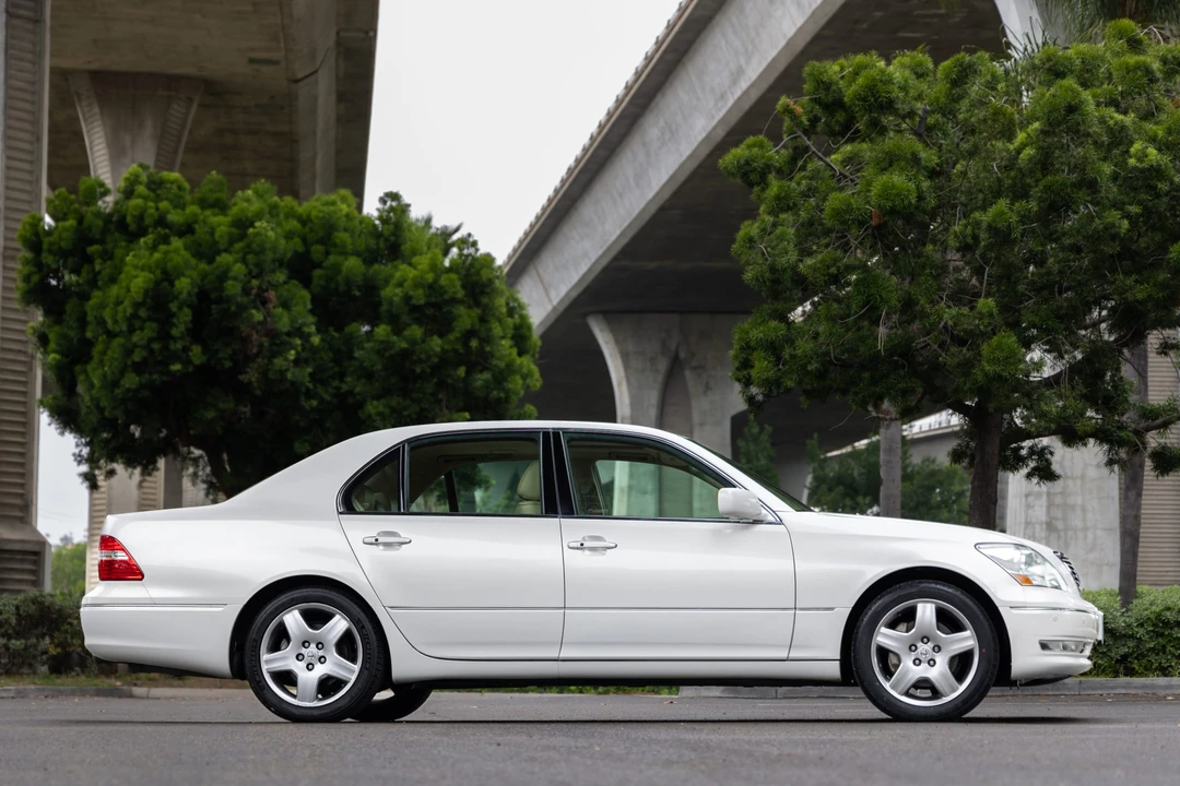 2005 Lexus LS 3rd Gen - Image 17 of 31