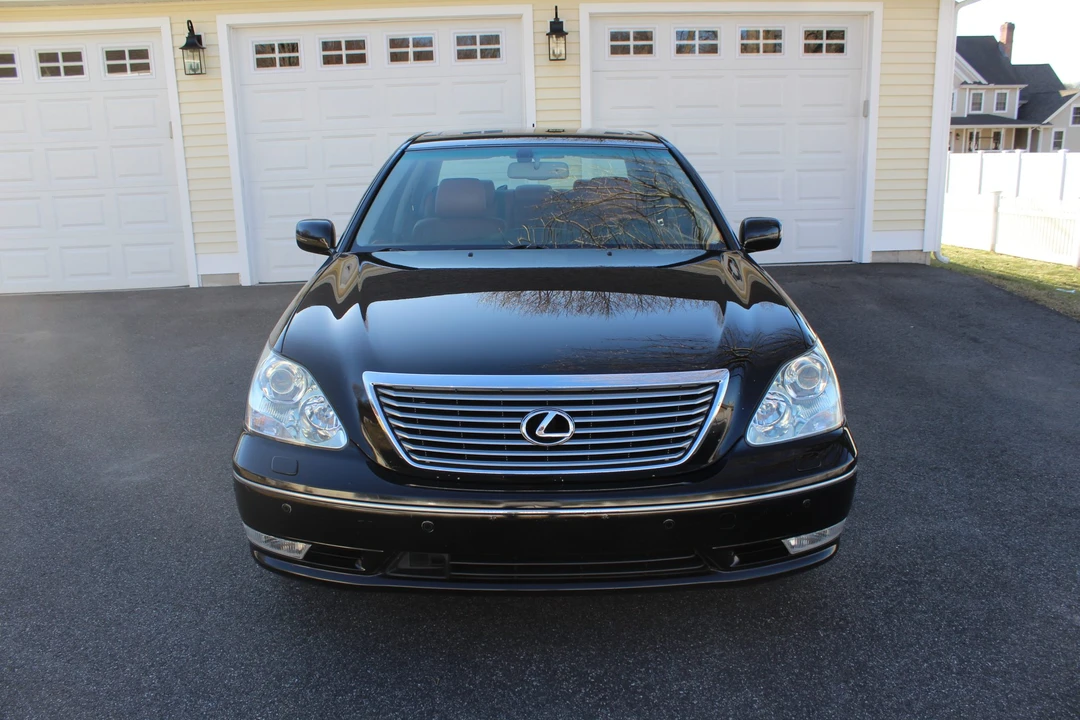 2005 Lexus LS 3rd Gen - Image 12 of 31