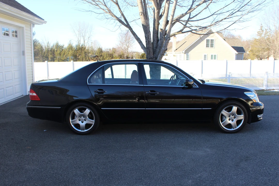 2005 Lexus LS 3rd Gen - Image 10 of 31