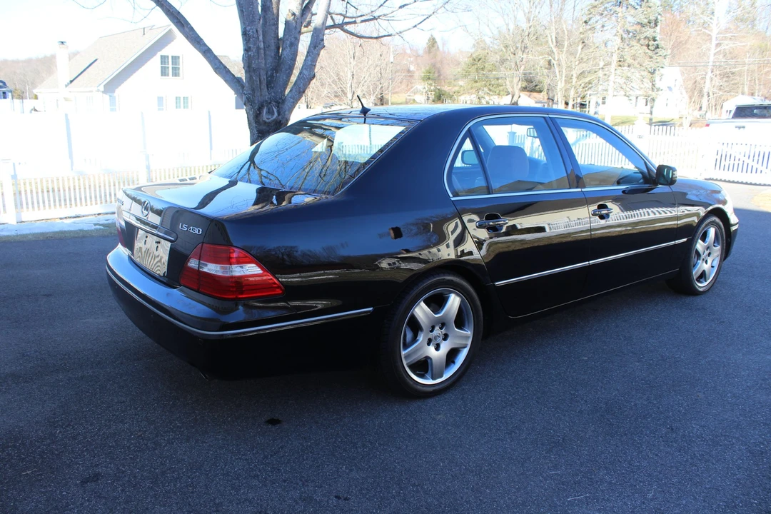 2005 Lexus LS 3rd Gen - Image 9 of 31