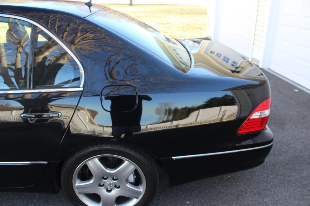 2005 Lexus LS 3rd Gen - Image 16 of 31