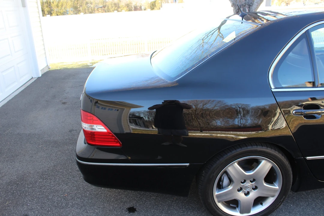 2005 Lexus LS 3rd Gen - Image 19 of 31