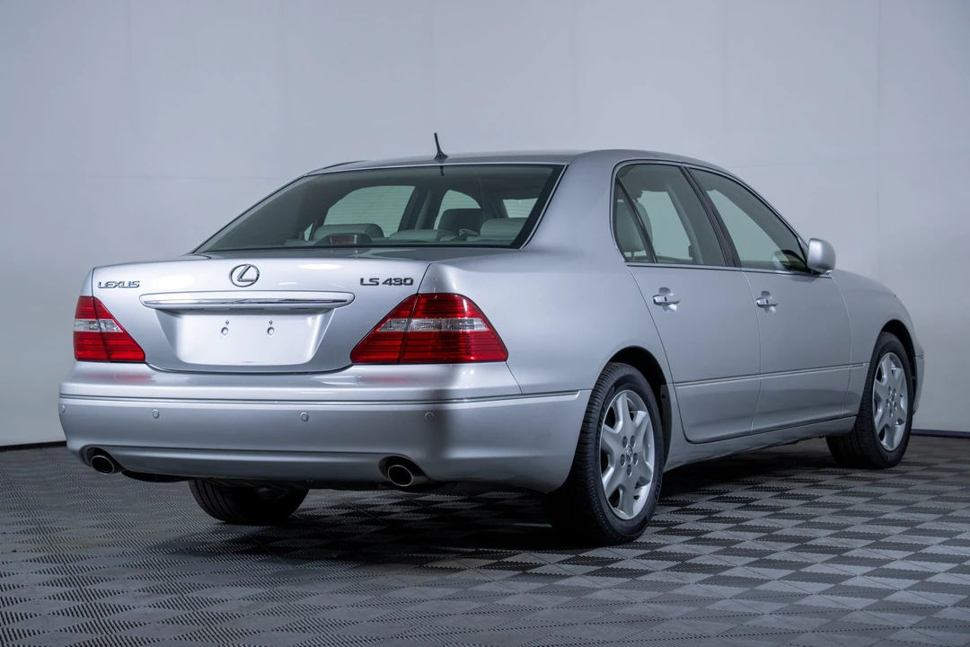 2005 Lexus LS 3rd Gen - Image 13 of 31