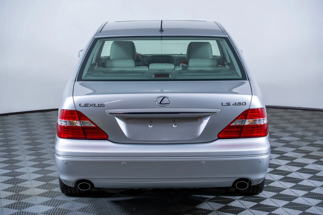 2005 Lexus LS 3rd Gen - Image 10 of 31