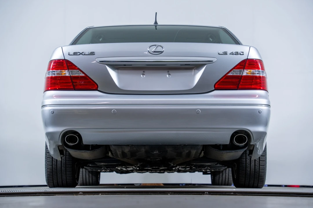 2005 Lexus LS 3rd Gen - Image 22 of 31