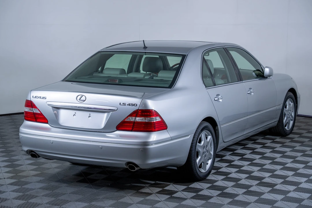 2005 Lexus LS 3rd Gen - Image 12 of 31