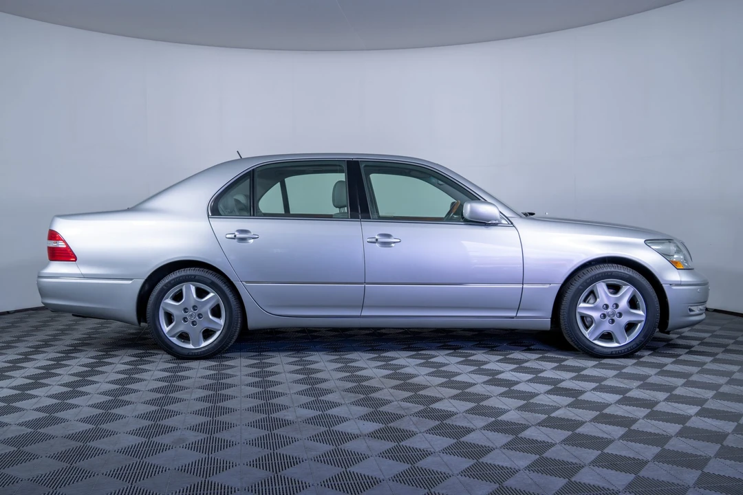 2005 Lexus LS 3rd Gen - Image 14 of 31