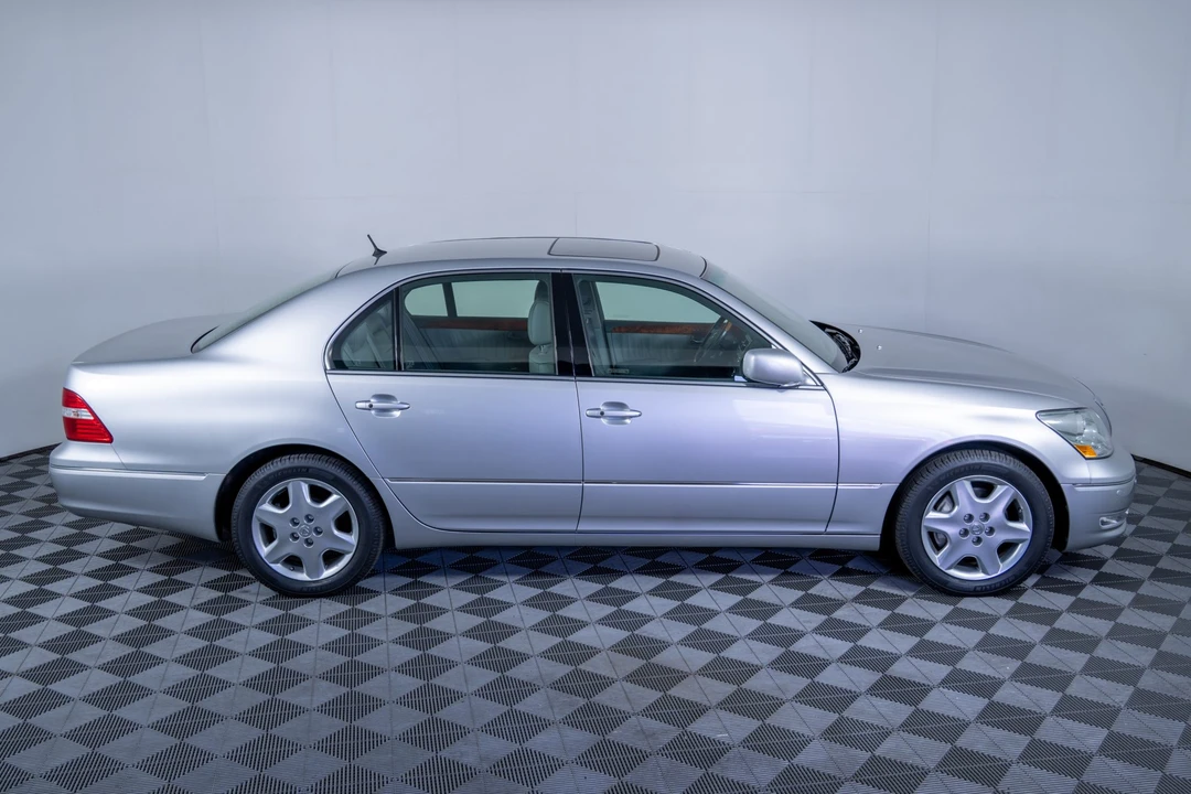 2005 Lexus LS 3rd Gen - Image 15 of 31