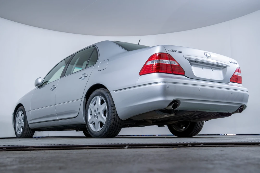 2005 Lexus LS 3rd Gen - Image 21 of 31